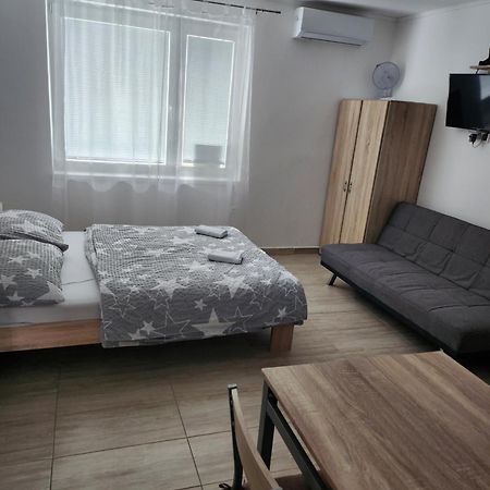 Apartmany Roland เวลคีเมเดียร์ ภายนอก รูปภาพ