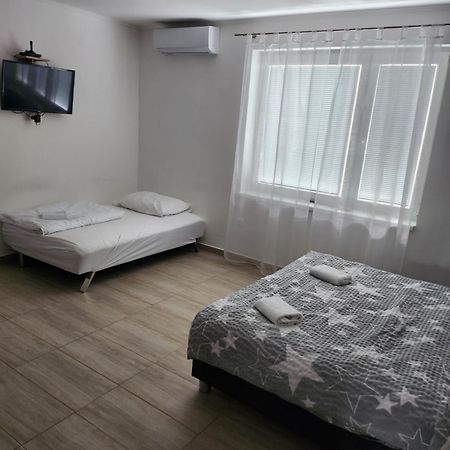 Apartmany Roland เวลคีเมเดียร์ ภายนอก รูปภาพ