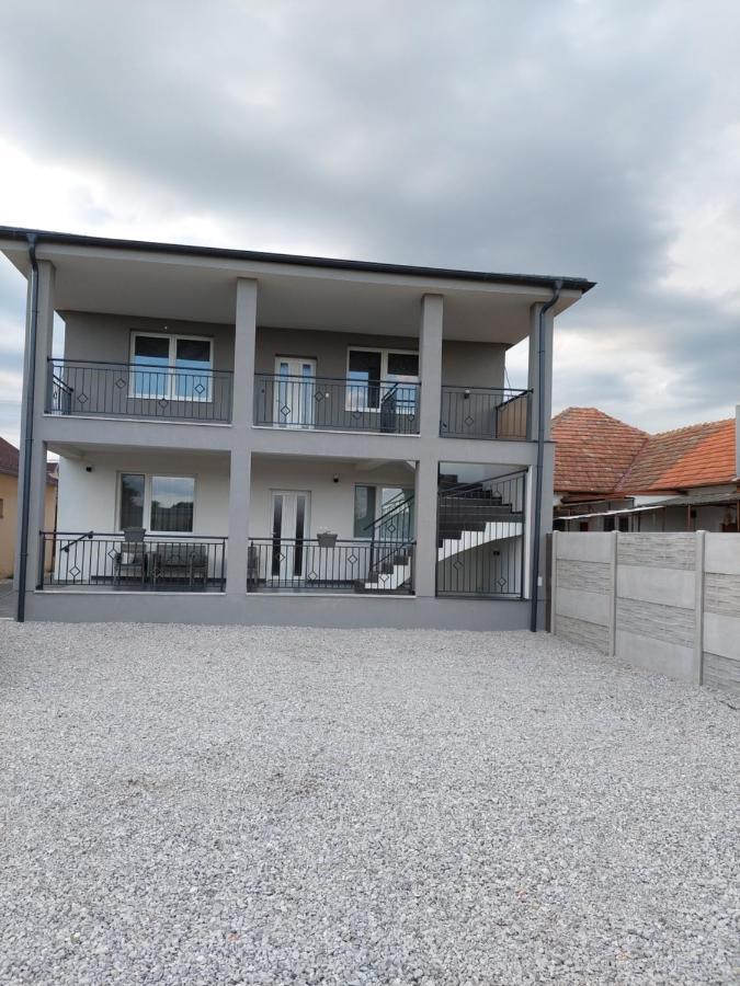 Apartmany Roland เวลคีเมเดียร์ ภายนอก รูปภาพ