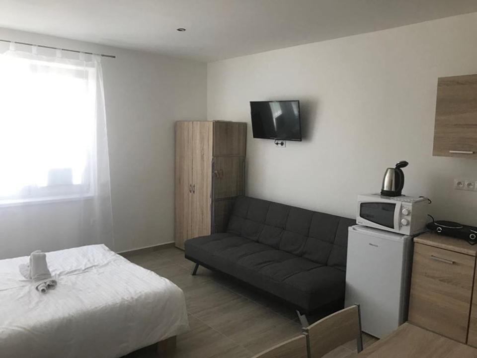 Apartmany Roland เวลคีเมเดียร์ ภายนอก รูปภาพ